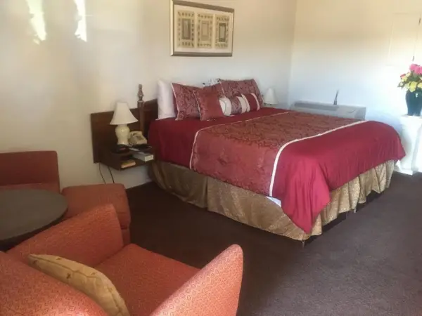 Rustic Motel Rolla 4