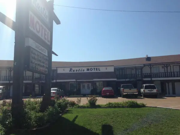 Rustic Motel Rolla 7